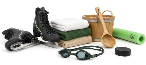 Schlittschuhe, Handtücher, Saunakübel, Schwimmbrille, Poolnudel und Puck Schlittschuhe, Handtücher, Saunakübel, Schwimmbrille, Poolnudel und Puck